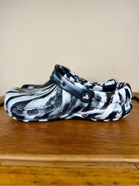 NEW Crocs Bistro Marbled Clog Black White Mens 10 Woman’s 12